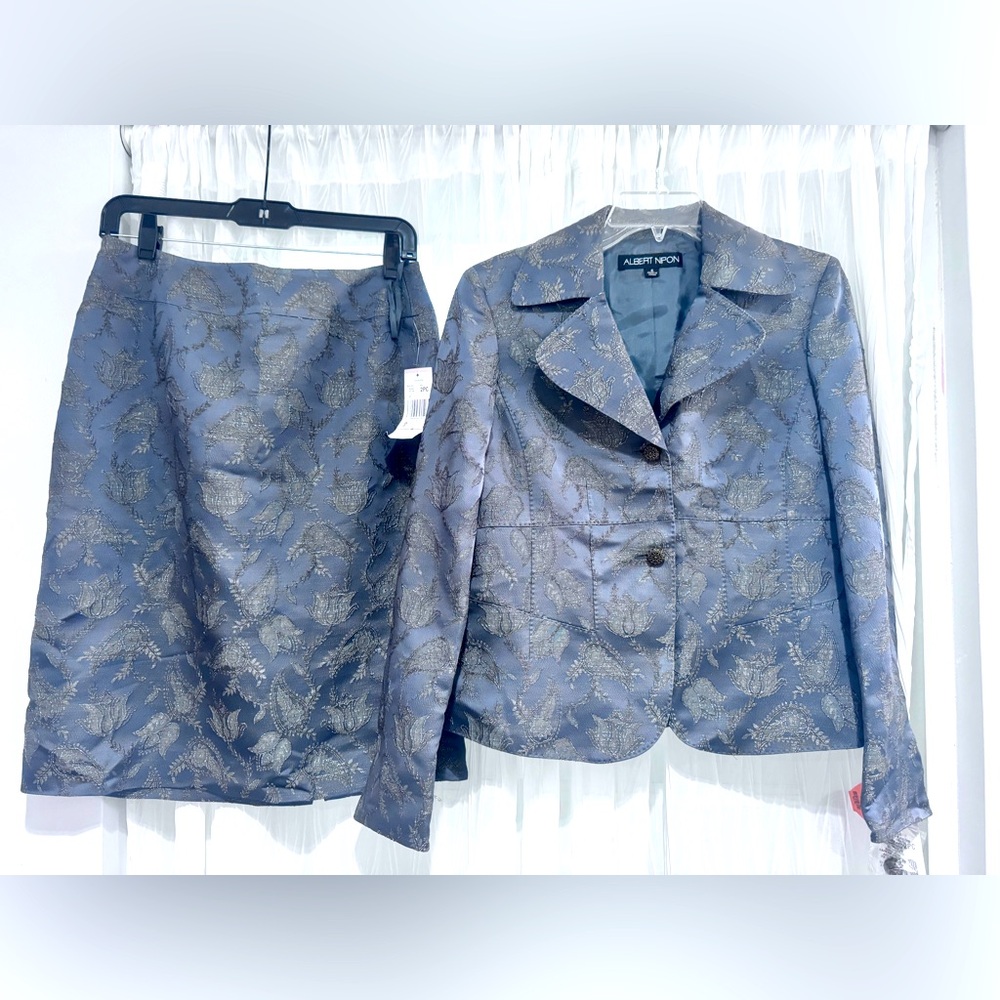 Albert Nipón Suite set , size 6, beautiful new with tag